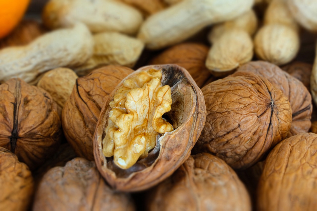 8 Walnuts Benefits Sexually For Men & Women